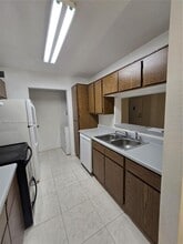4040 NW 87th Ave in Sunrise, FL - Building Photo - Building Photo