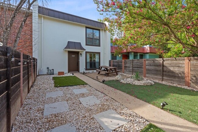 property at 5807 Coventry Ln