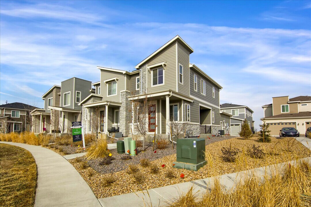 24263 E 41st Ave in Aurora, CO - Building Photo