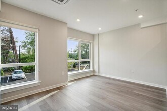 3449 Scotts Ln, Unit A206 in Philadelphia, PA - Building Photo - Building Photo