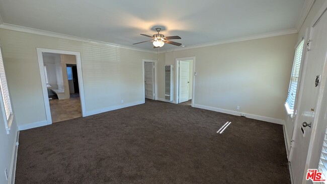 1153 W 39th St in Los Angeles, CA - Building Photo - Building Photo