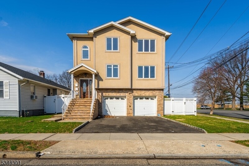 102 Buchanan St in Linden, NJ - Building Photo