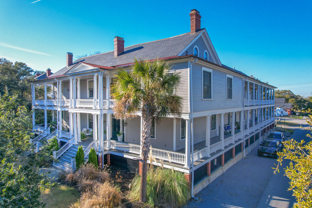 The Officer's Quarters in Sullivans Island, SC - Building Photo