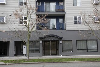 Pegasus Court in Seattle, WA - Building Photo - Lobby