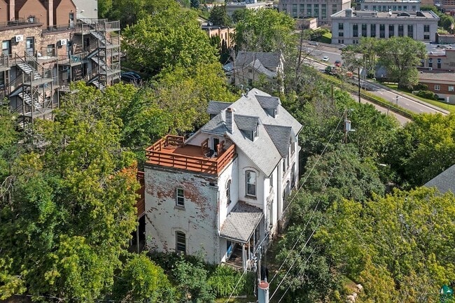 119 N 7th Ave W