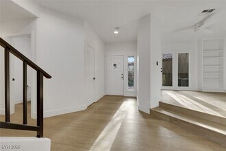 7132 Mission Hills Dr in Las Vegas, NV - Building Photo - Building Photo