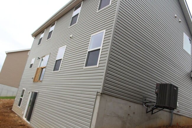 436 Sweetgrass Dr in Wentzville, MO - Building Photo - Building Photo
