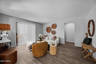 4748 W Sierra Vista Dr, Unit B1 in Glendale, AZ - Building Photo - Building Photo