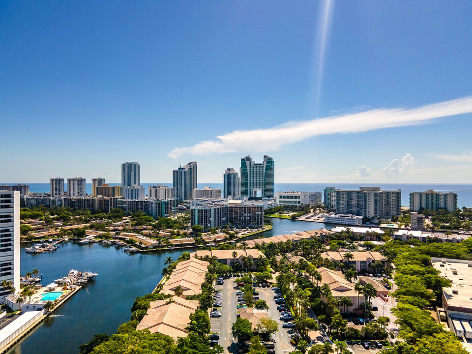 Ocean Reef at Seawalk Pointe Apartments in Hallandale Beach, FL - Foto de edificio