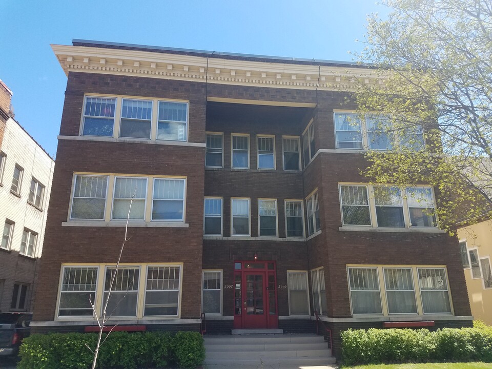 2007 Aldrich Ave S in Minneapolis, MN - Building Photo