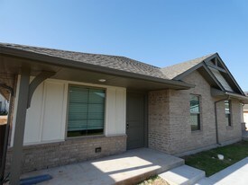 11520 Keystone Cir in Oklahoma City, OK - Building Photo