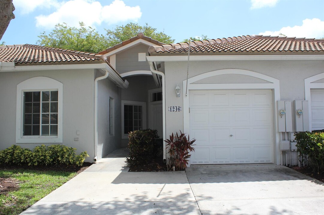 1246 SW 48th Ter in Deerfield Beach, FL - Building Photo