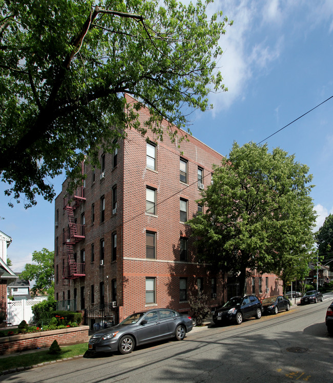 State Court in Flushing, NY - Foto de edificio - Building Photo