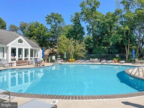 3178 Summit Square Dr, Unit 3-C1 in Oakton, VA - Building Photo - Building Photo