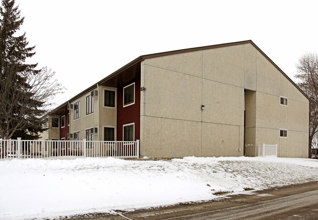 Peace Villa Apartments in Norwood Young America, MN - Building Photo