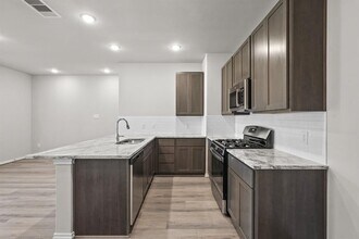 1207 Hugh Lndg Rd in Houston, TX - Building Photo - Building Photo