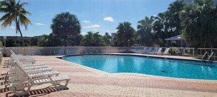 9371 Fontainebleau Blvd in Miami, FL - Building Photo - Building Photo