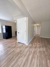1023 SW Kingscross Rd in Blue Springs, MO - Building Photo - Building Photo