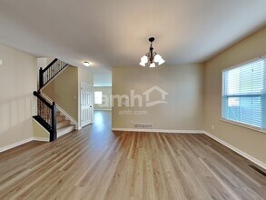 8333 Parori Ln in Blacklick, OH - Foto de edificio - Building Photo