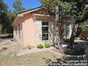 23103 Sandy Forest Dr in Elmendorf, TX - Foto de edificio - Building Photo