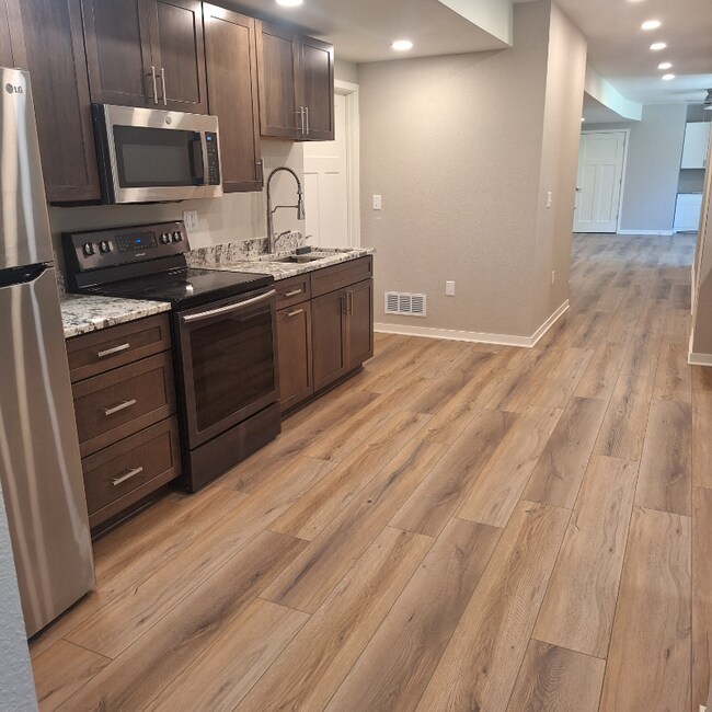 34509 Hartwell Pl-Unit -1 in Oconomowoc, WI - Building Photo - Building Photo