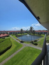 7020 Half Moon Cir in Hypoluxo, FL - Foto de edificio - Building Photo