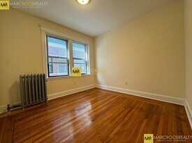 27 Park Dr in Boston, MA - Building Photo