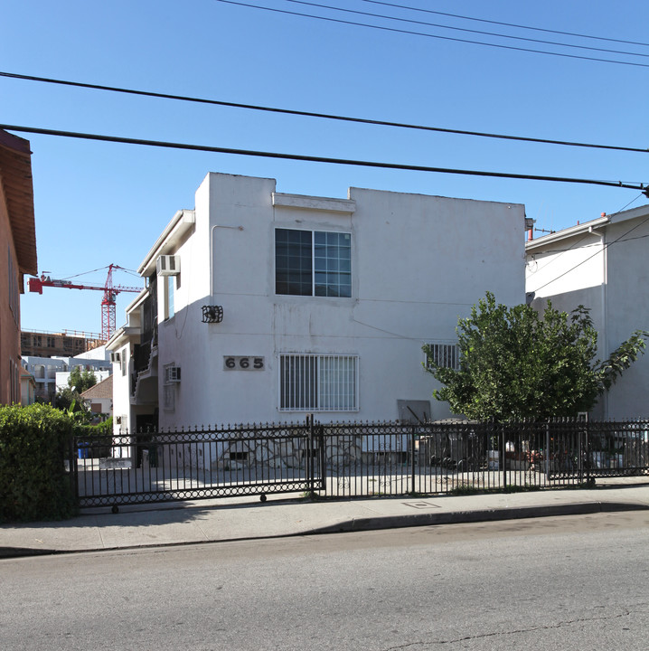 665 Grand Ave in Los Angeles, CA - Foto de edificio