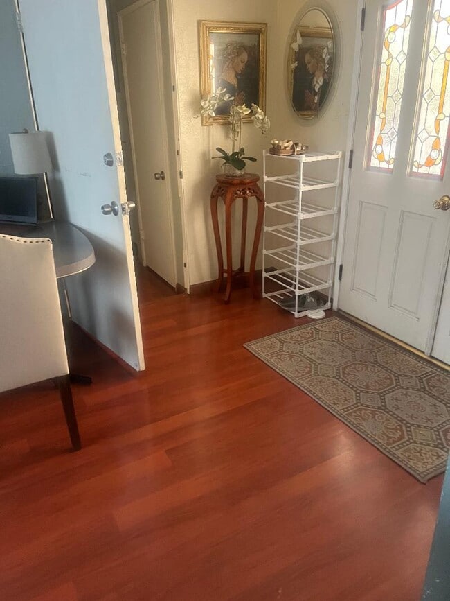 1721 Van Horne Ln, Unit close to the beach in Redondo Beach, CA - Foto de edificio - Building Photo