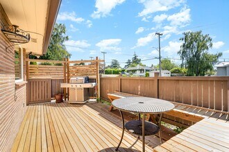 3200 30th Ave W in Seattle, WA - Building Photo - Building Photo