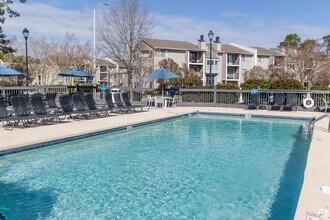 Crosswinds Apartments in Wilmington, NC - Foto de edificio - Building Photo