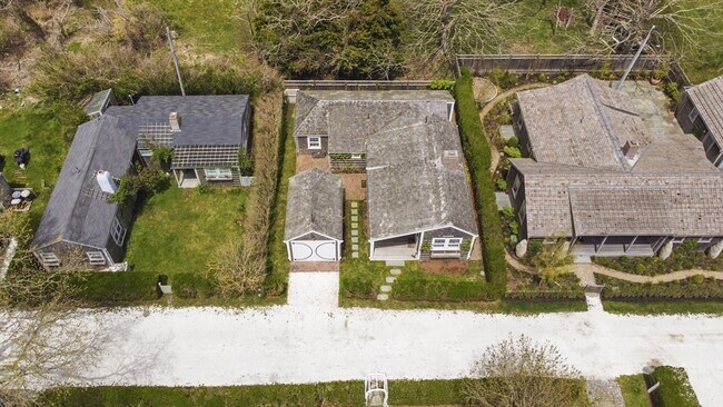 9 Lily St in Nantucket, MA - Building Photo - Building Photo