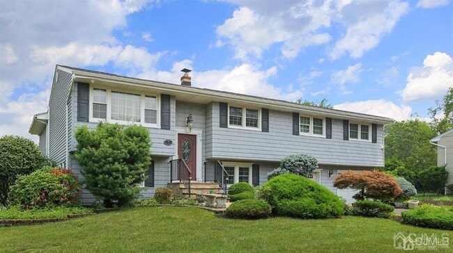 7 Stafford Dr in Piscataway, NJ - Foto de edificio - Building Photo