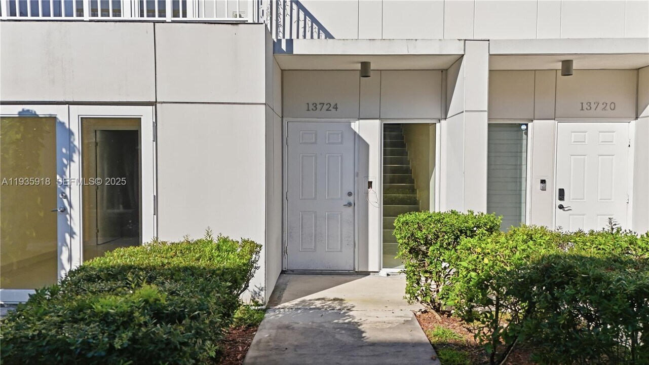 13724 SW 259th St in Homestead, FL - Building Photo
