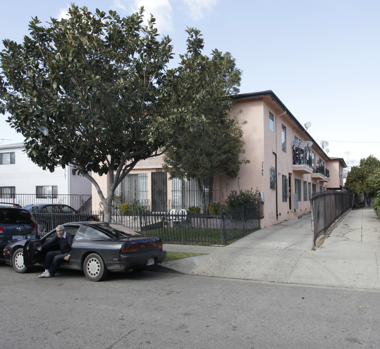 5743 La Mirada Ave in Los Angeles, CA - Building Photo