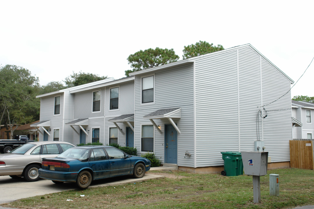 712-718 Leonard Rd in Fort Walton Beach, FL - Foto de edificio