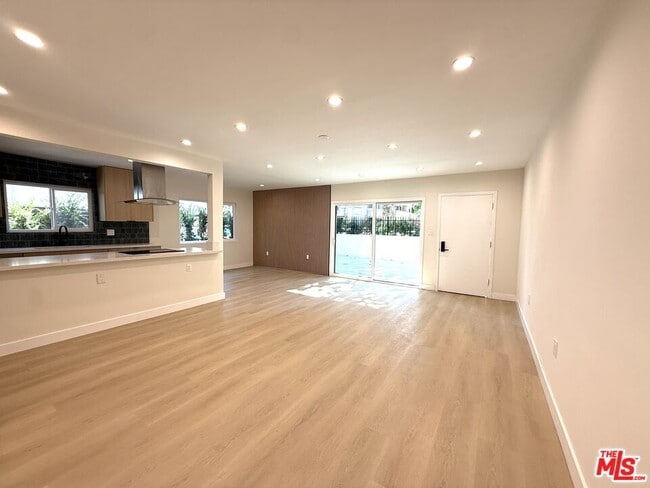 property at 322 S Swall Dr