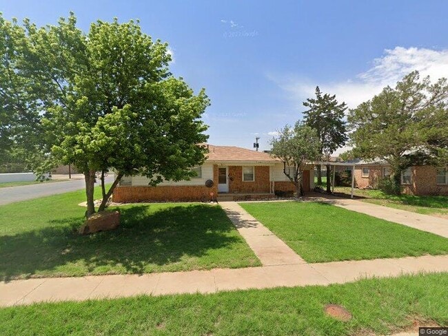 property at 712 E Lake St
