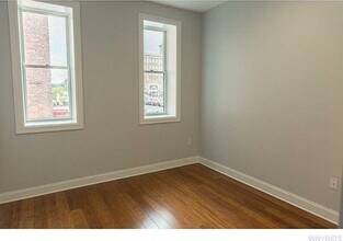220 Franklin St, Unit 1 in Buffalo, NY - Foto de edificio - Building Photo