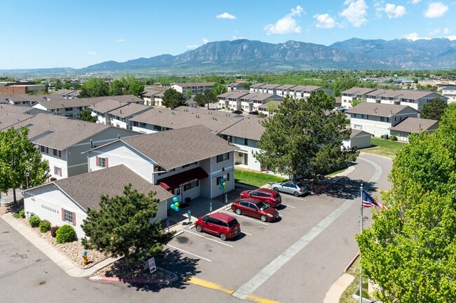 Summit Creek Apartments in Colorado Springs, CO - Building Photo - Building Photo