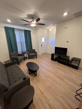 1170 Dickerson Rd in Goodlettsville, TN - Building Photo - Building Photo