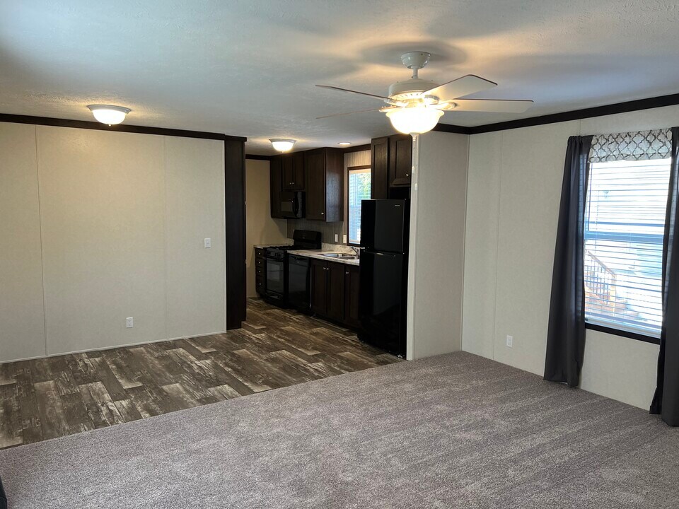 26 Birch Ct in Belleville, MI - Building Photo