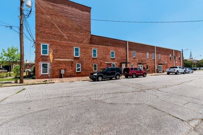 property at 913 Walker St