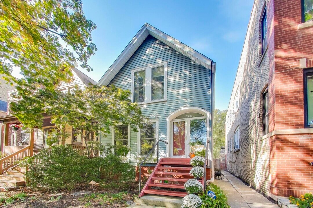 3536 N Marshfield Ave in Chicago, IL - Building Photo