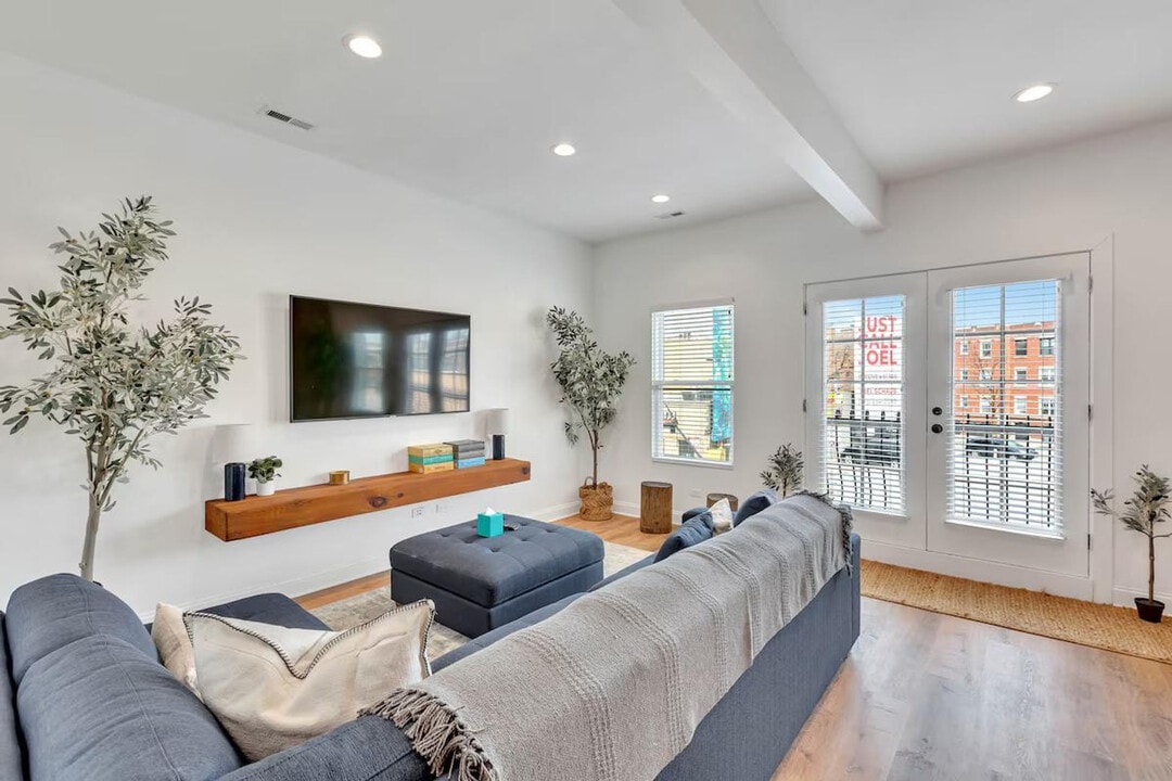 3448 N Clark St in Chicago, IL - Building Photo
