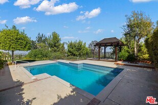 4344 Gayle Dr in Los Angeles, CA - Building Photo