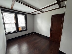 120 S West St in Royal Oak, MI - Building Photo - Building Photo