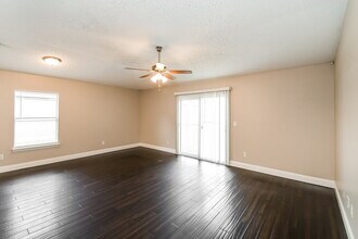 9159 Upstream Ct in Jacksonville, FL - Foto de edificio - Building Photo
