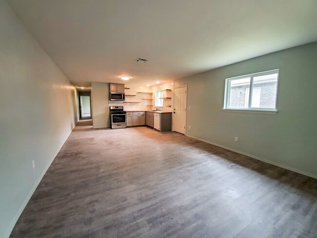 property at 1121 E Parker St