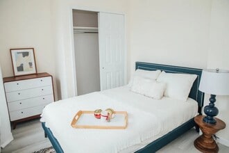 Furnished room/NOT APARTMENT in Queens, NY - Building Photo - Building Photo